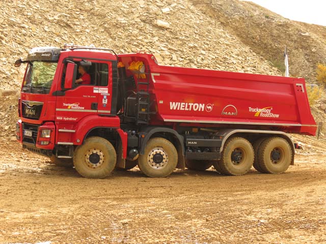 MAN ofrece los chasis cuatro ejes también en configuración 8X8.